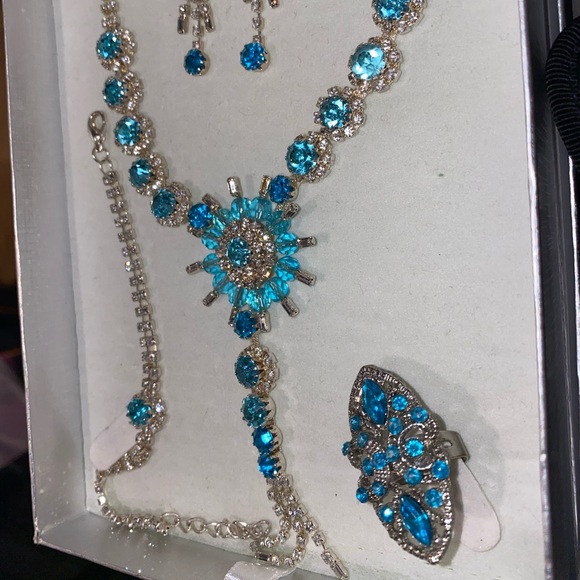 GORGEOUS jewellery set - Picture 2 of 7